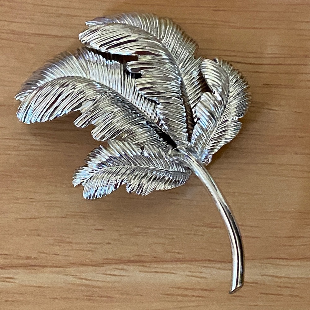 Silvertone Leaf Brooch Pin Feathered Palm Design